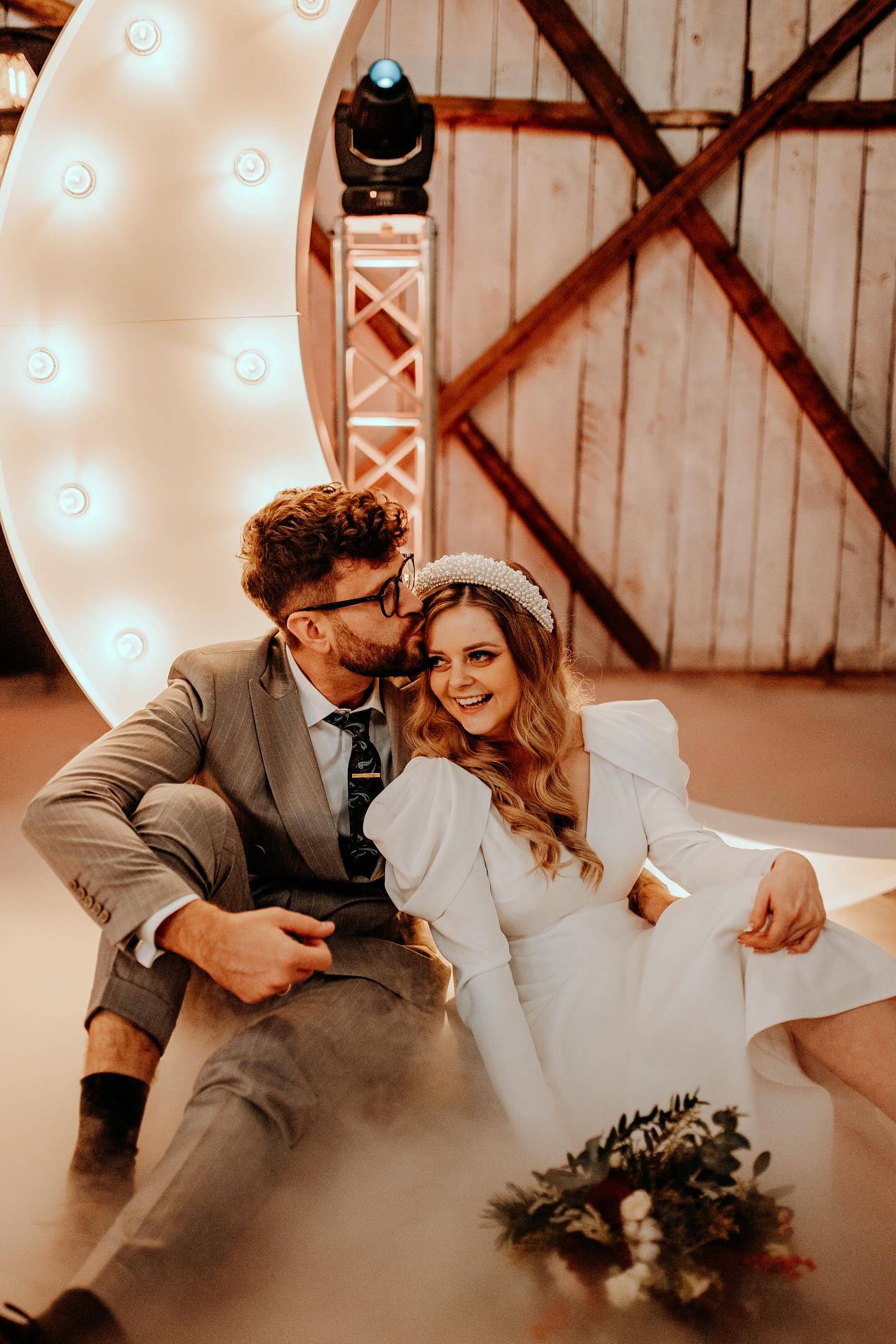 Co zamiast Love - napis Miłość i świecący Księżyc bielsko​